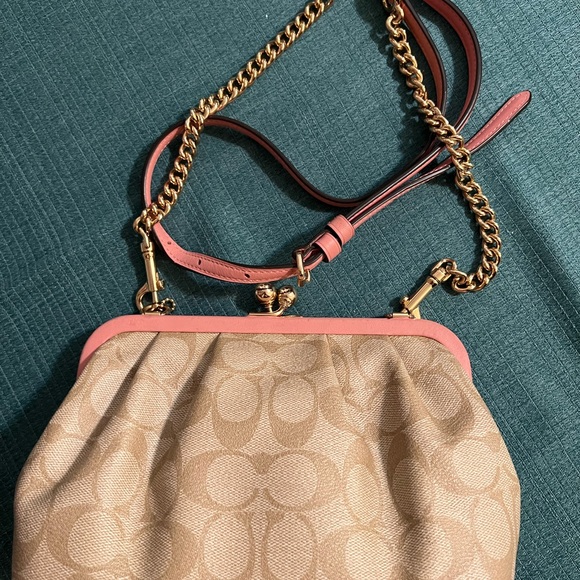 Coach kisslock crossbody in signature canvas - Picture 2 of 4